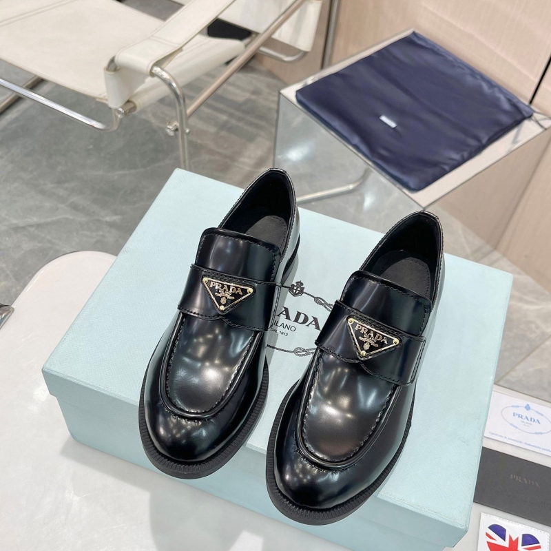 Pra*a leather shoes